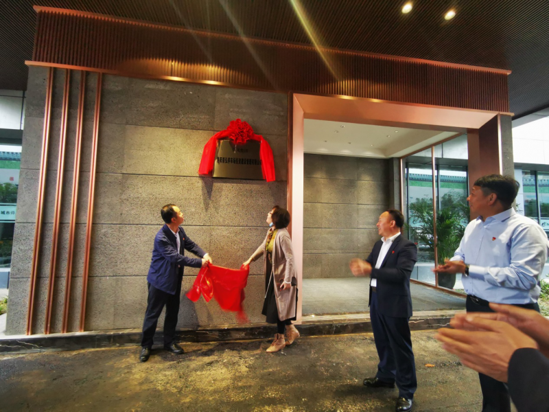 新起點(diǎn) 新征程 新要求 ——市國資委黨委書(shū)記、主任苗惠芳，市城管局黨組書(shū)記、局長(cháng)易勛指導城市停車(chē)建設工作