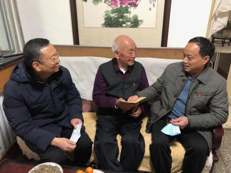 弘義集團開(kāi)展春節前走訪(fǎng)慰問(wèn)生活困難黨員、老黨員、老干部活動(dòng)